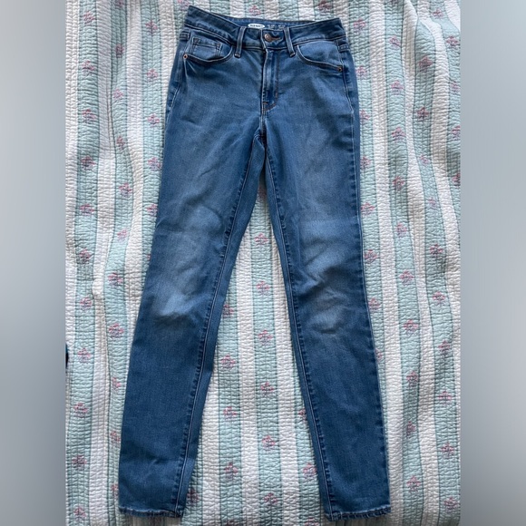 Old Navy Woman’s Skinny Jeans Size 00 - Picture 1 of 5